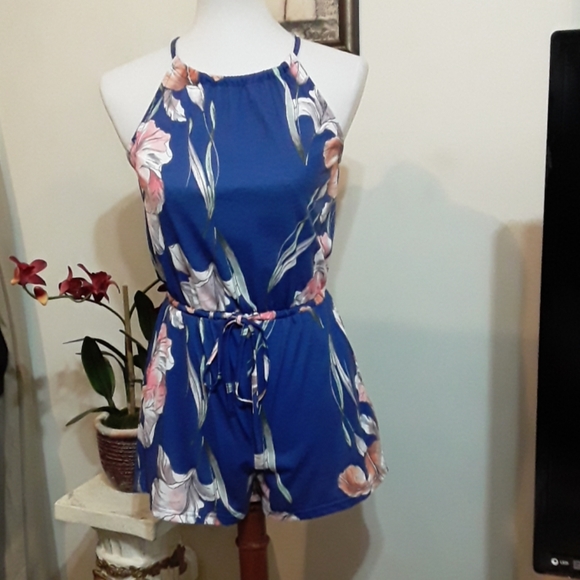 MinkPink Shorts Romper - Picture 1 of 8